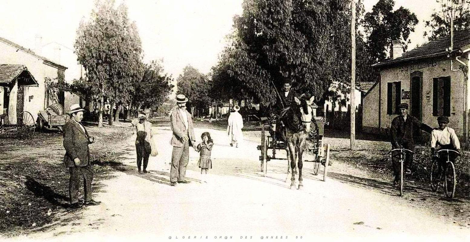 1696- Le Corso - Entree du Village2 - La Poste.jpg
